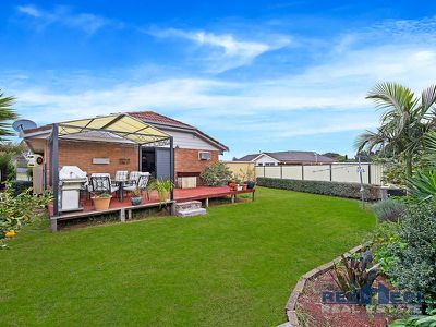 72 Oaktree Drive, Hampton Park