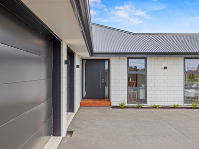 30 Guinevere Drive, Lincoln