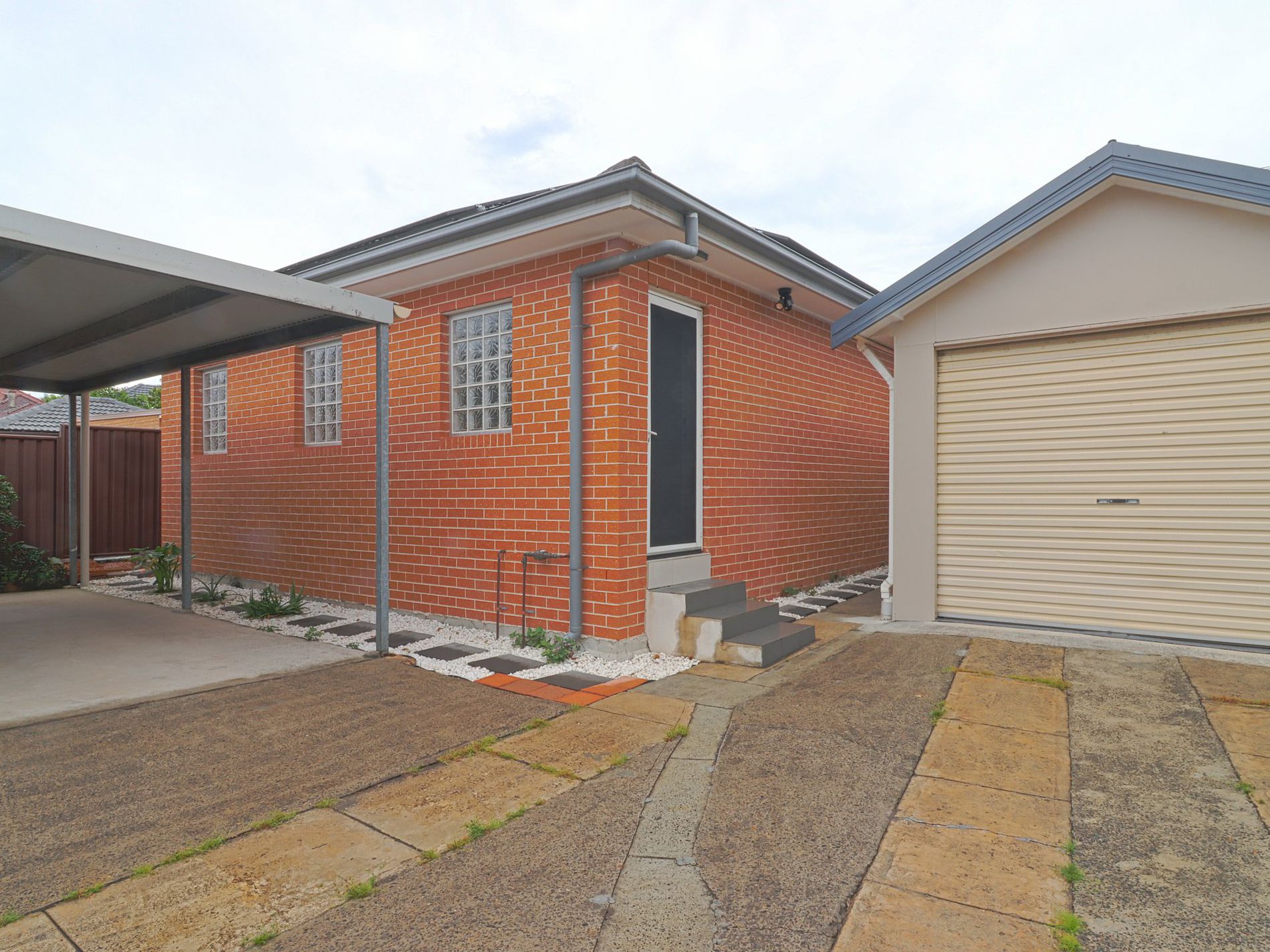 Flat / 10 Clarence Road, Rockdale