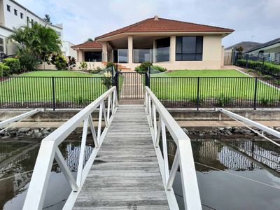 35 Ferrymans Court, Helensvale