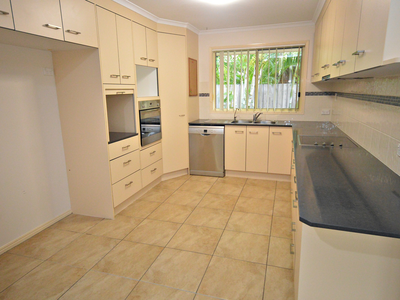 14 Topaz Circuit, Urangan