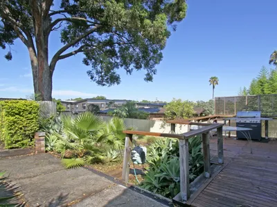 32 Hillcrest Avenue, Moorebank