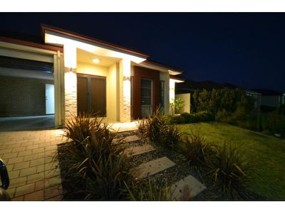 18 Johnsonia Bend, Hammond Park