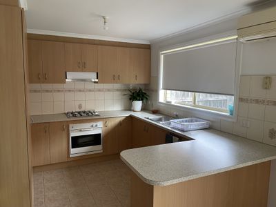 1 / 8 Gibson Court, Altona Meadows