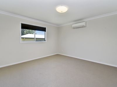 8 Honeyeater Court, Longreach