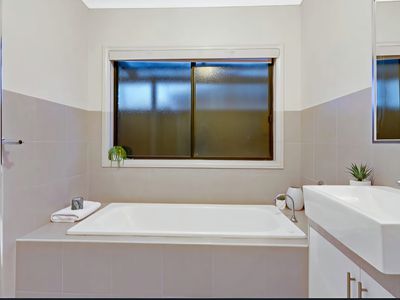 11 Insley Way, Caroline Springs