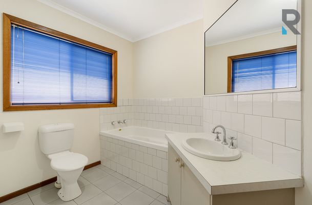2 / 7 Hawick Court, Greenvale