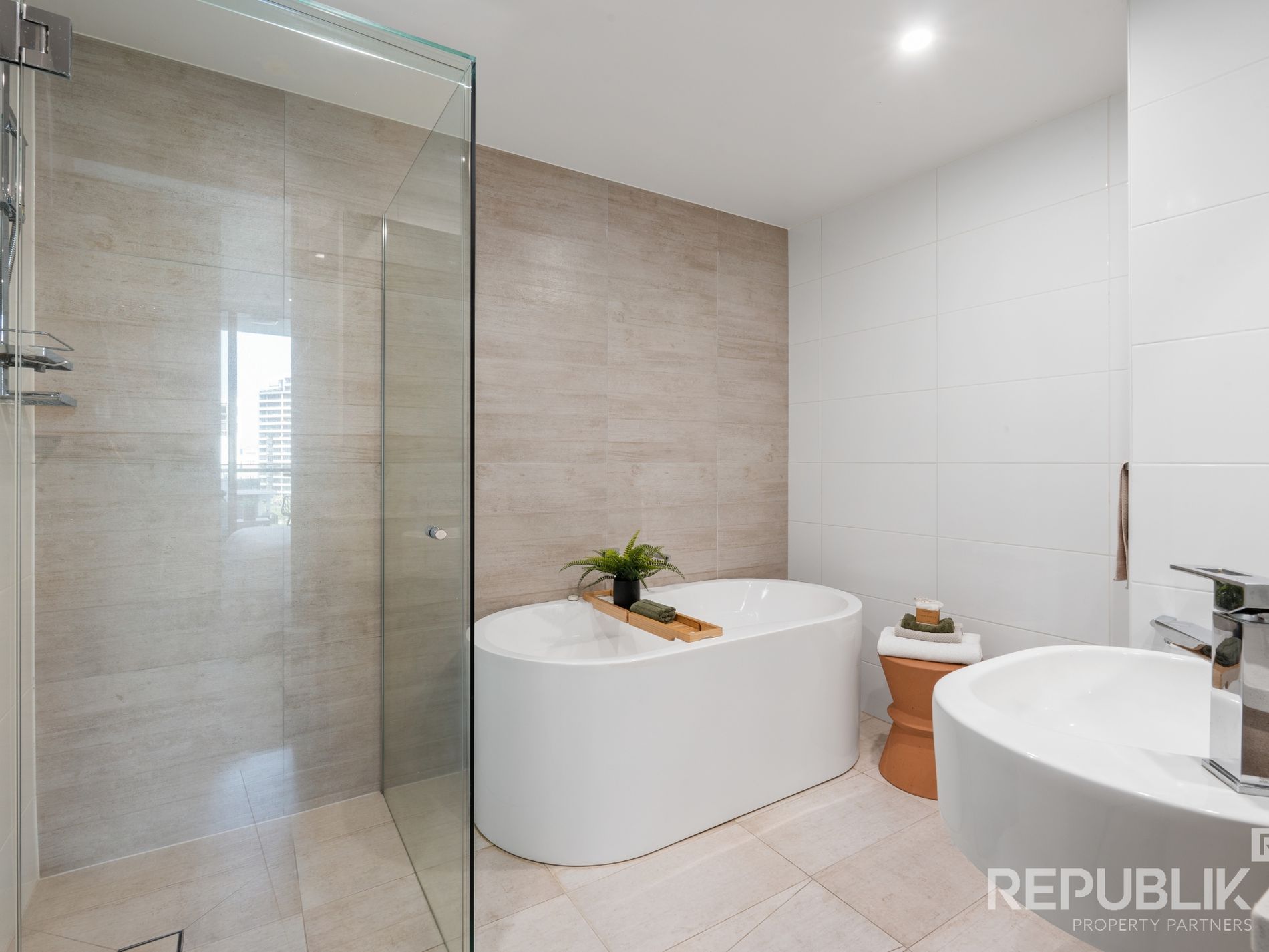 706 / 2 Como Crescent, Southport