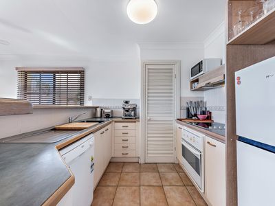 12 / 12 Golden Orchid Drive, Airlie Beach