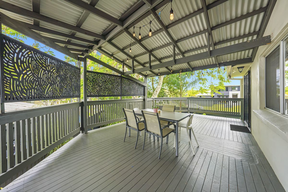 32 Mainsail Street, Currumbin Waters