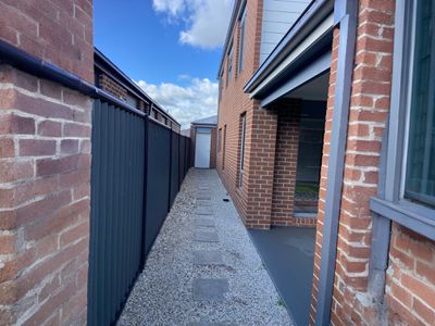33 Burford Way, Cranbourne North