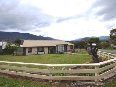 1 Mountain Avenue , Mount Beauty