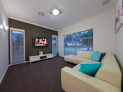 24 Feathertail Pl, Wakerley