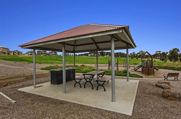 86 Trinity Boulevard, Attwood