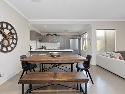 7 / 22 Whittaker Turn, Piara Waters