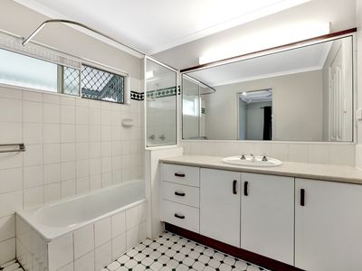 2 / 9 Varese Street, Woree