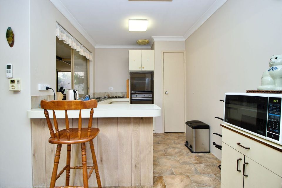 8 Maitland Cl, Cooloongup