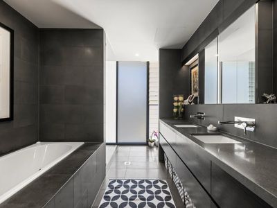 75 / 68 Sir John Young Crescent, Woolloomooloo