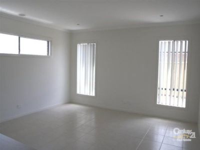 10 Damper Way, Lynbrook