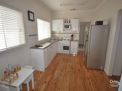 12 Stroud Avenue, Dubbo