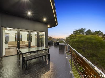 5 / 5-6 Chelsworth Place, Caroline Springs