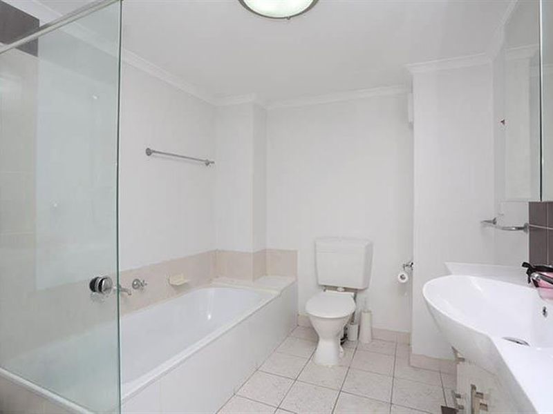115 Riverpark Drive, Liverpool