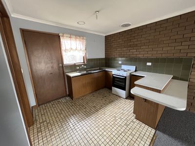 2 / 11 Beasley Avenue, Werribee