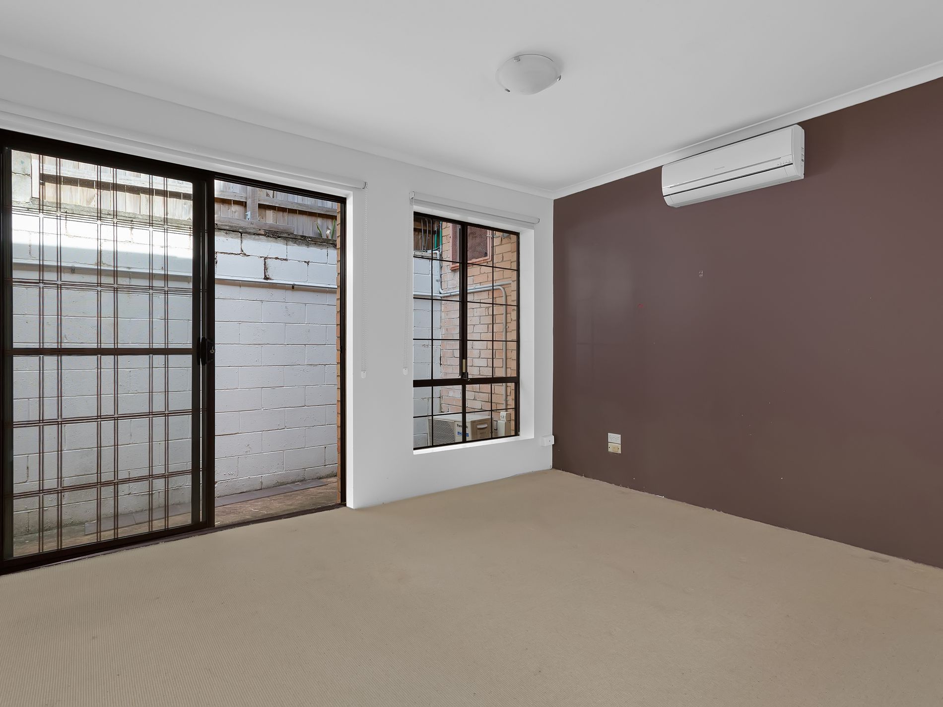 1 / 12 Woodstock Avenue, Taringa