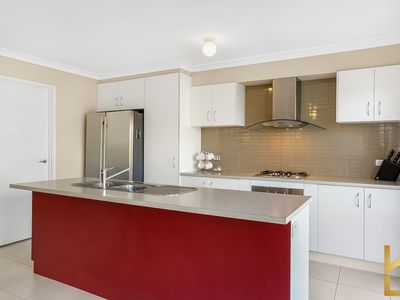 6 Cardinia Grove, Manor Lakes