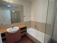 4 University Drive, Robina