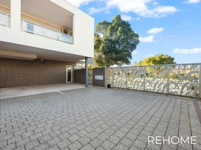 1 / 30 Lovegrove Way, Morley