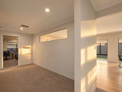 18 Barclay Way, Piara Waters