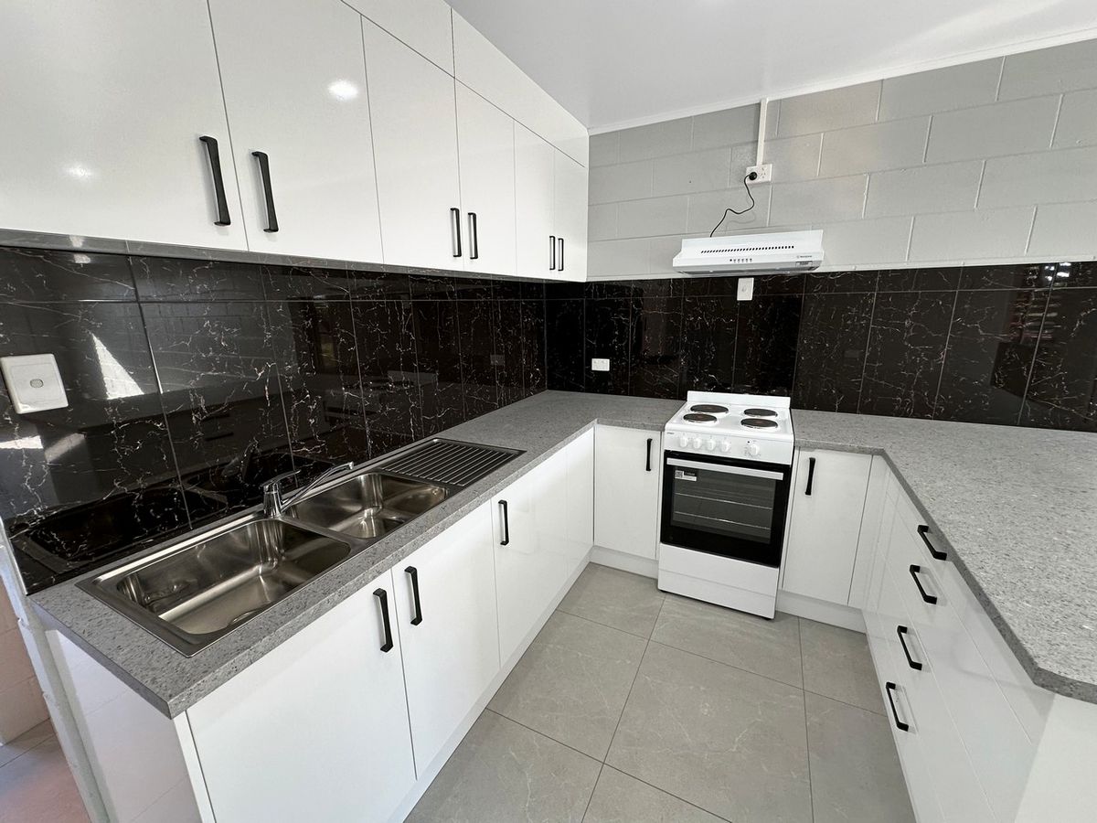 1 / 10 Second Avenue, Atherton