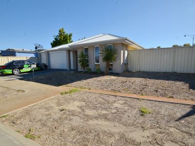 4 Ashendon Boulevard, Hammond Park