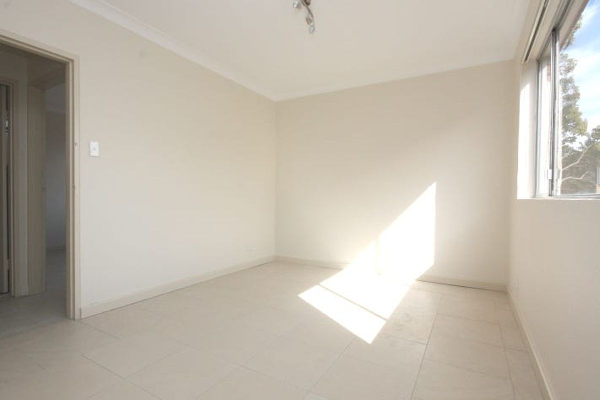 4 / 75 Denman Avenue, Wiley Park