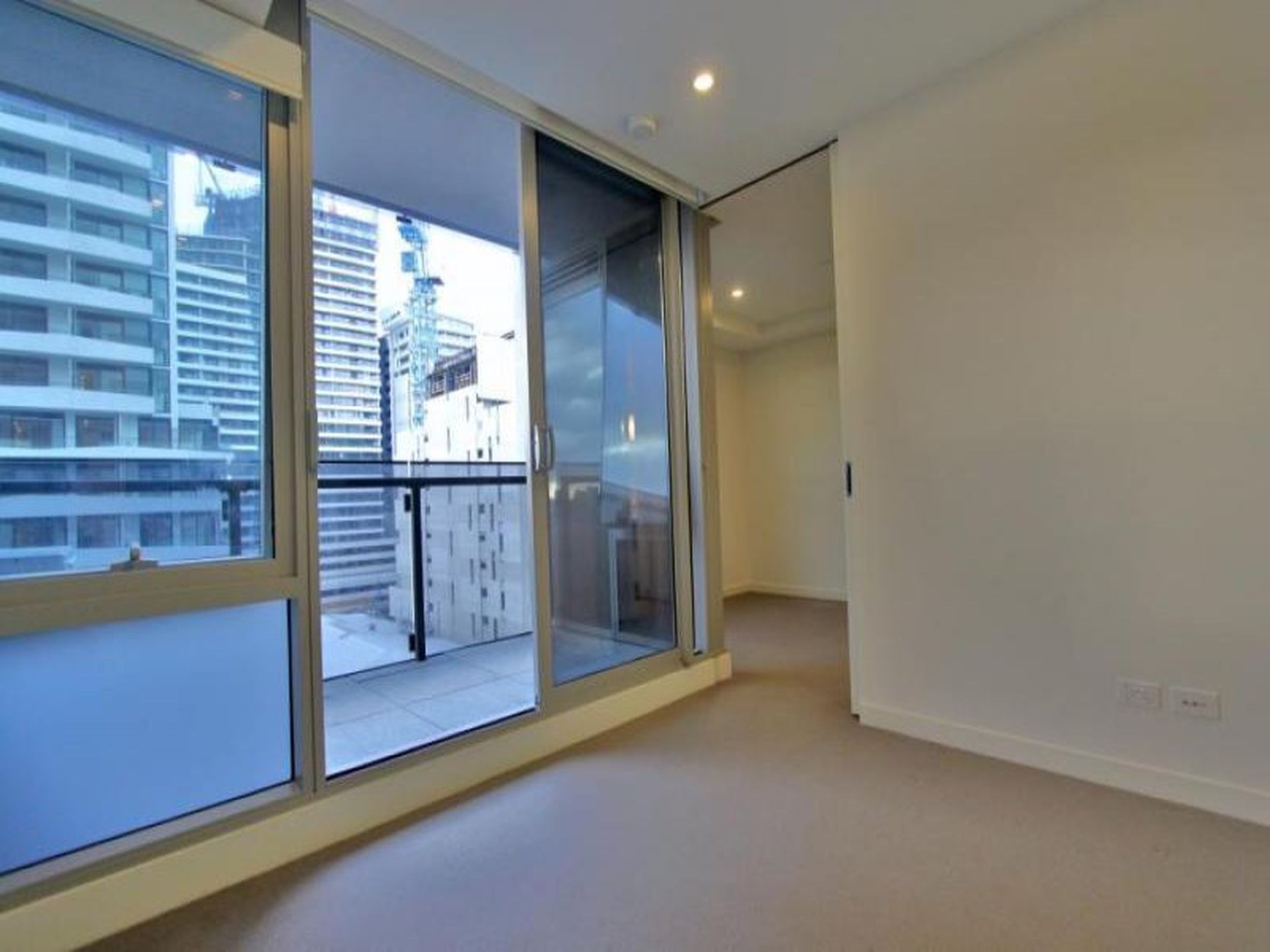 602 / 229 Toorak Road, South Yarra