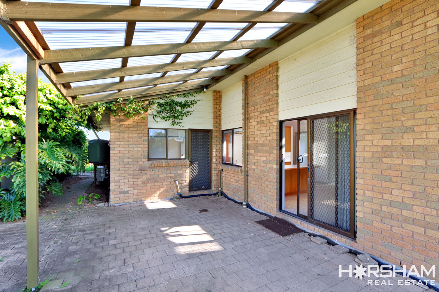 8 Henderson Avenue, Horsham