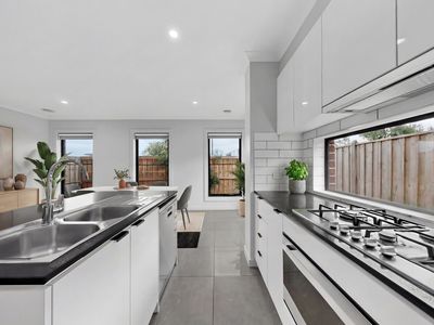 92 Flanagan Avenue, Officer