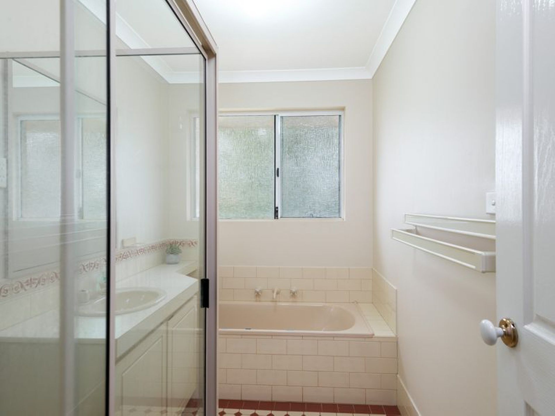 24 Tindals Crescent, Hannans