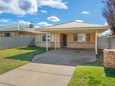 10 Rourke Cove, Somerville