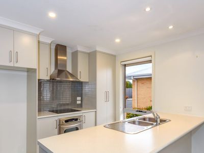 2 / 13 Bradford Avenue, Prospect Vale