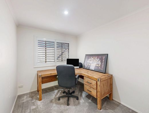 Spacious Family Living in the Heart of Old Tewantin image 14