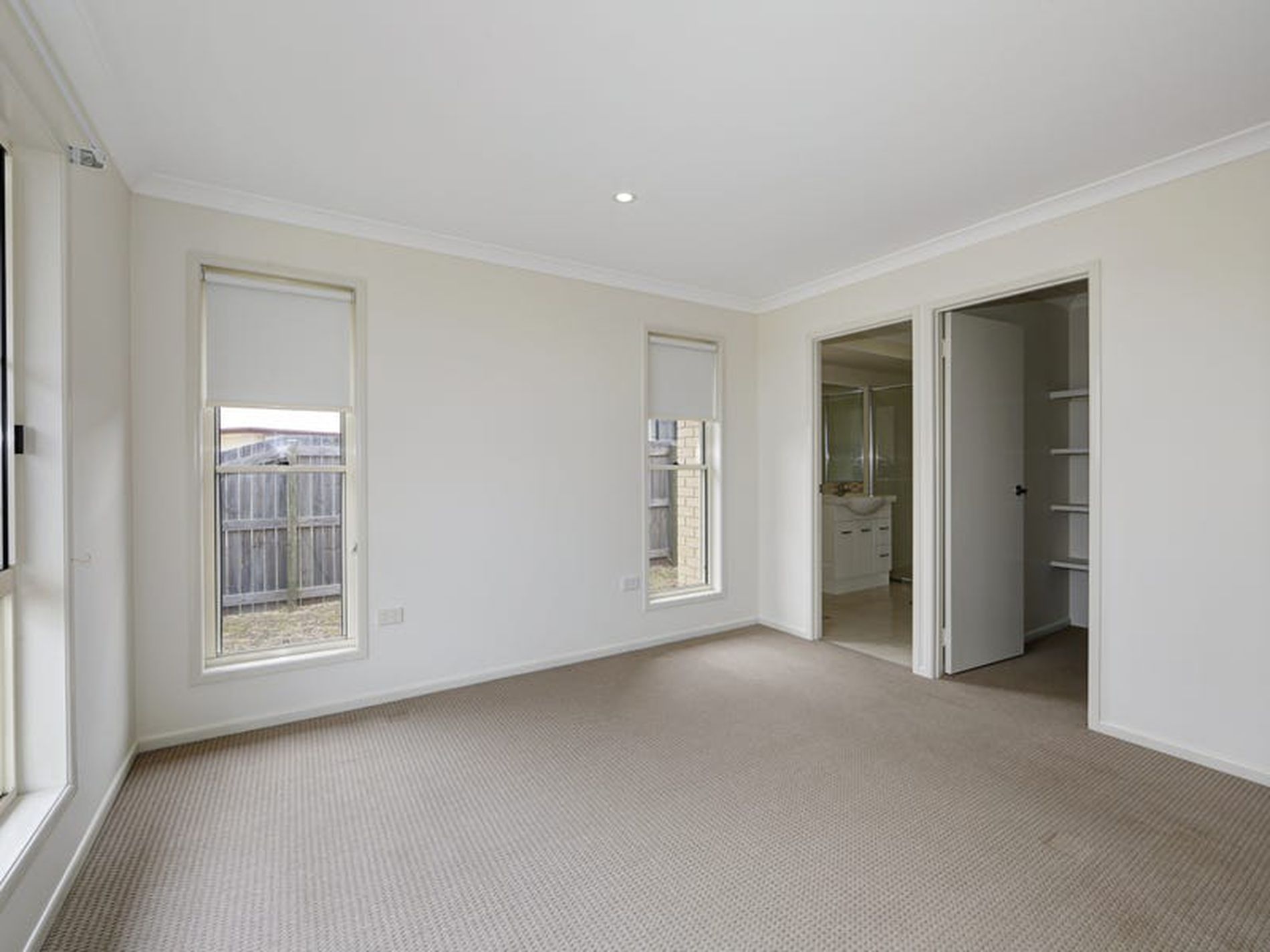 8 Oriole Ct, Woodgate