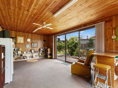 6 Indra Court, Sale