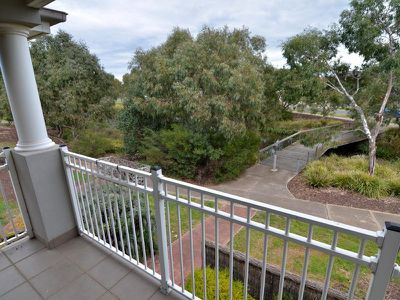 16 / 7 Toolondo Close, Caroline Springs