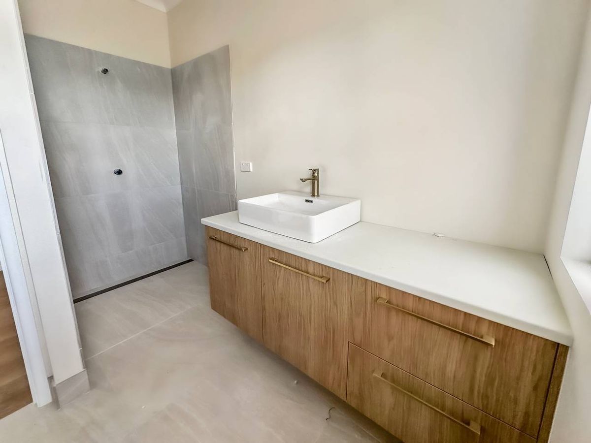 15 Waller Street, Atherton