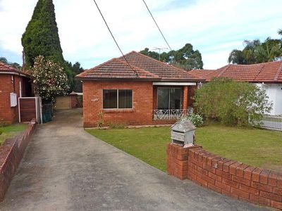 8 Flat Rock Rd, Kingsgrove