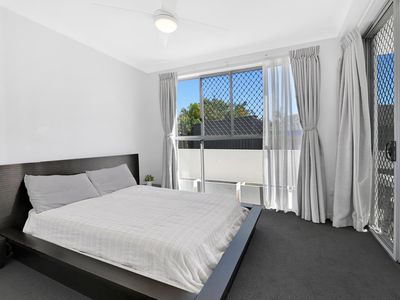 2 / 2254 Gold Coast Hwy, Mermaid Beach