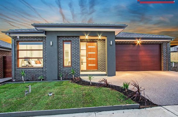 30 Perugia Avenue, Greenvale