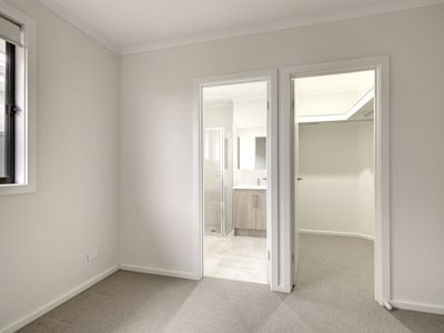 8 Johnstone Court, Evanston Gardens